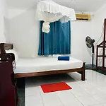 Levi\'S Tourist - Anuradhapura