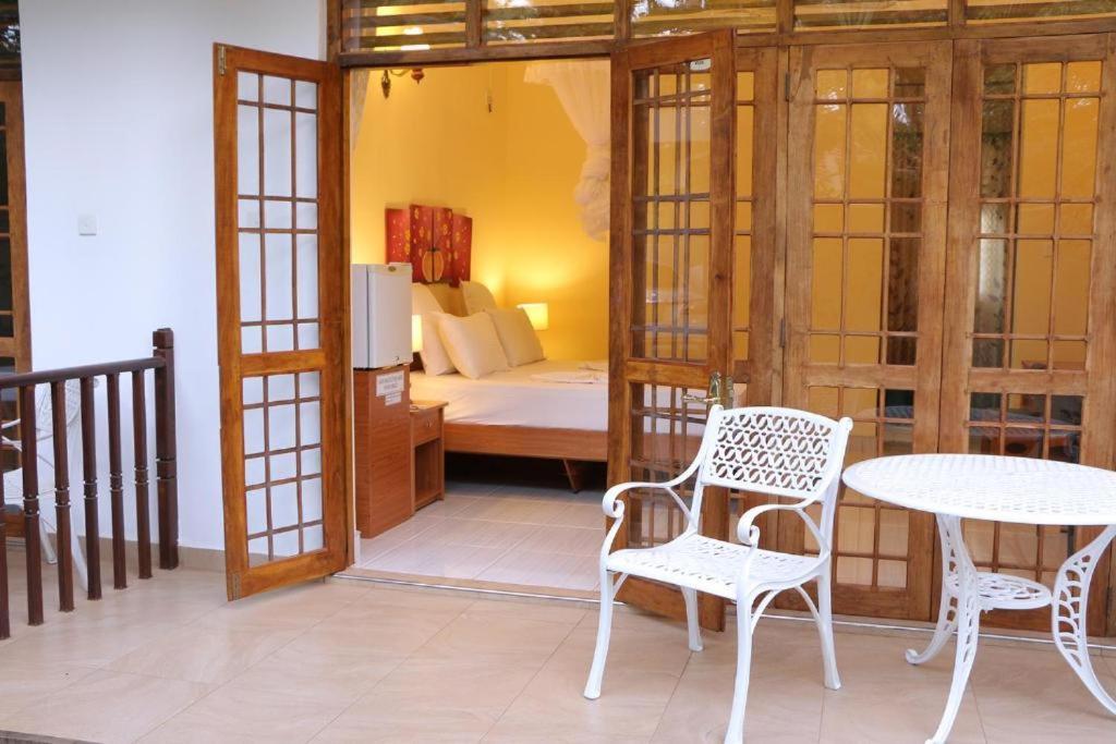 London Palace Anuradhapura