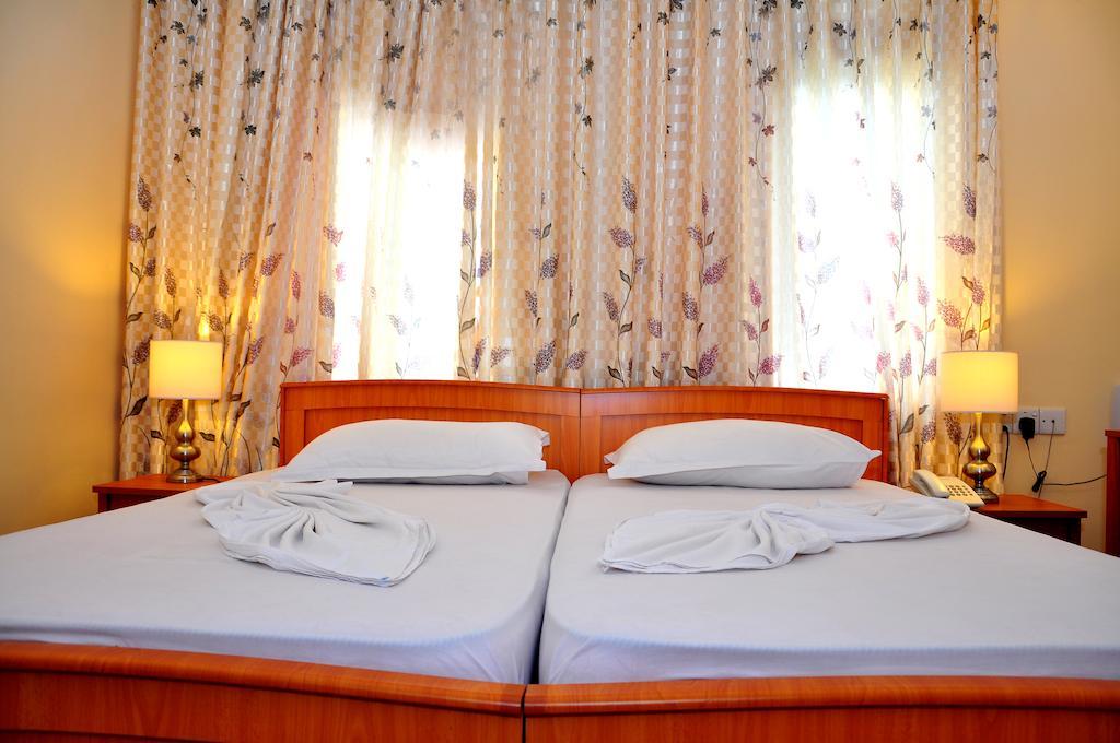 London Palace Hotel 3*