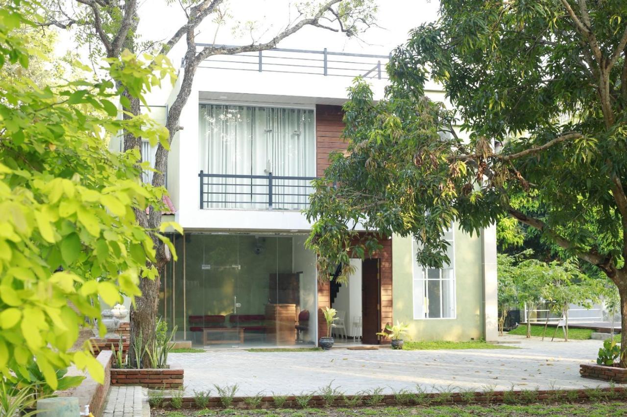 Shanthi Hotel *