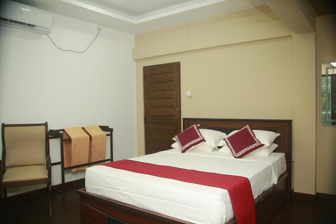 Hotel Shanthi *