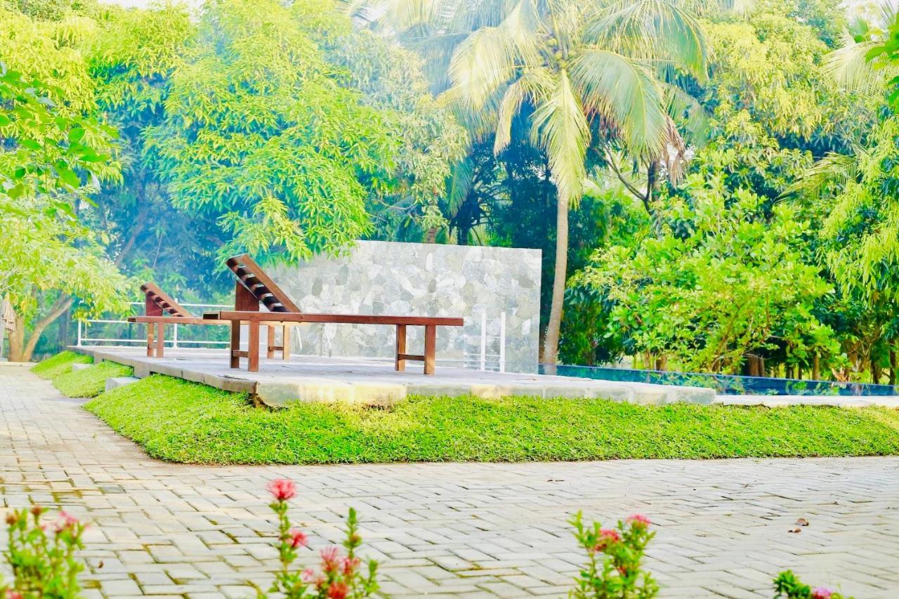 Shanthi Hotel *
