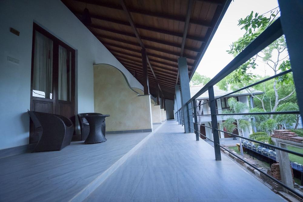 Alakamanda 3*