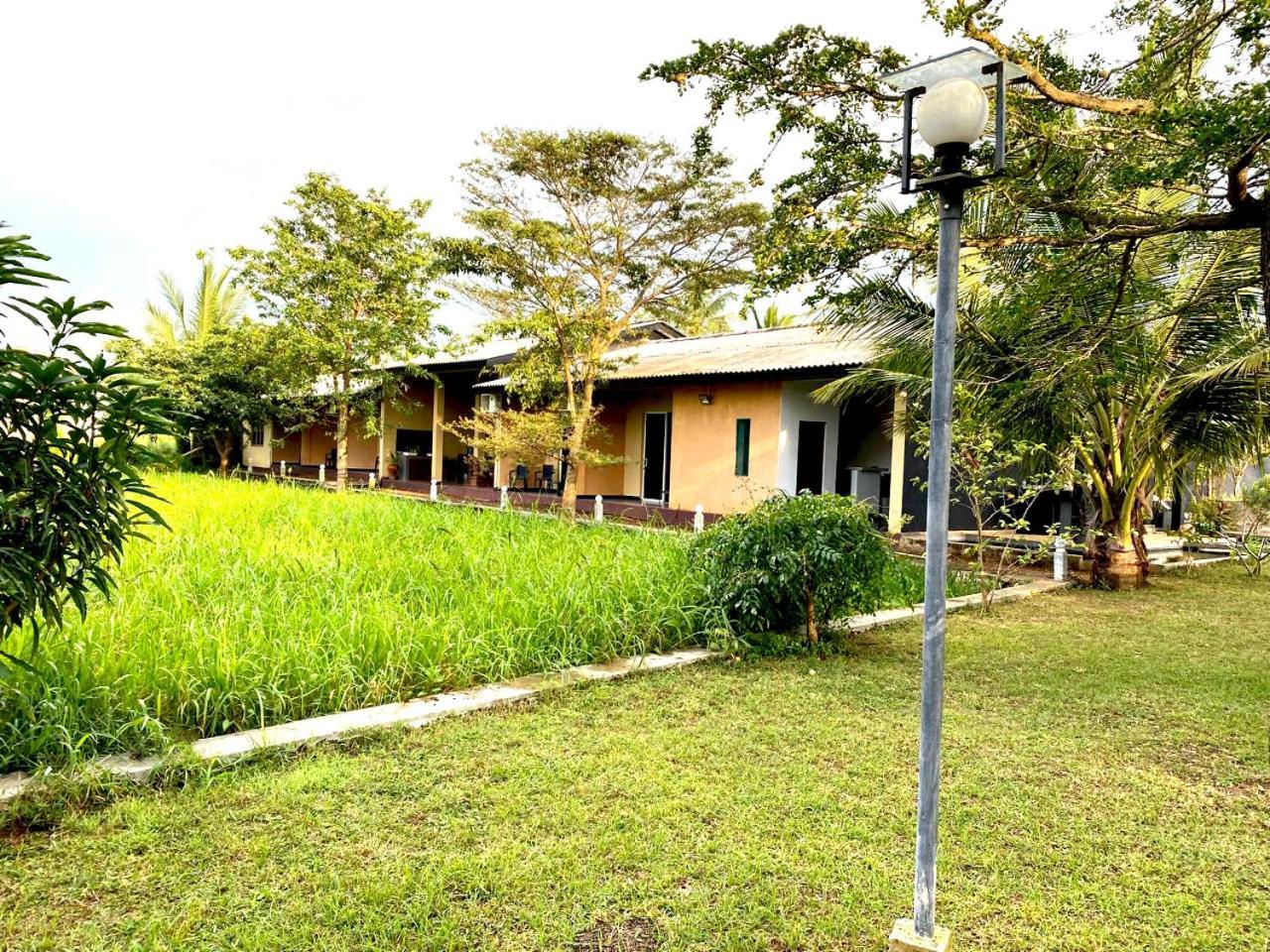 Athyantha Hotel *