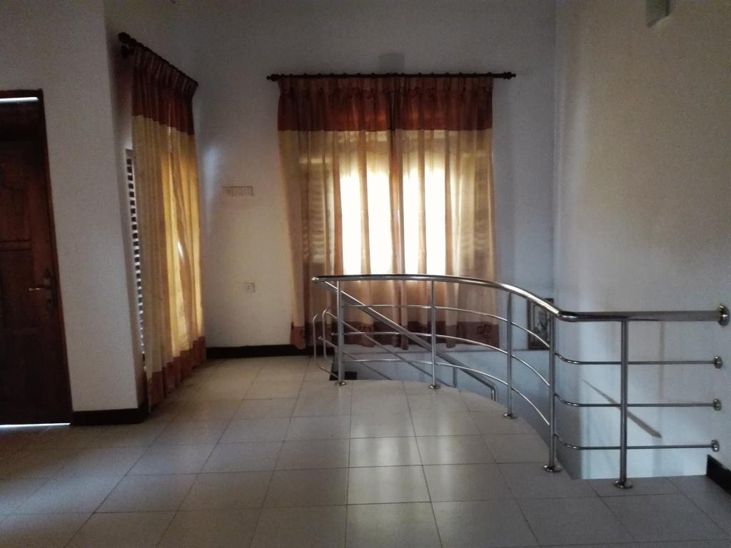 Kings Avenue Resort *