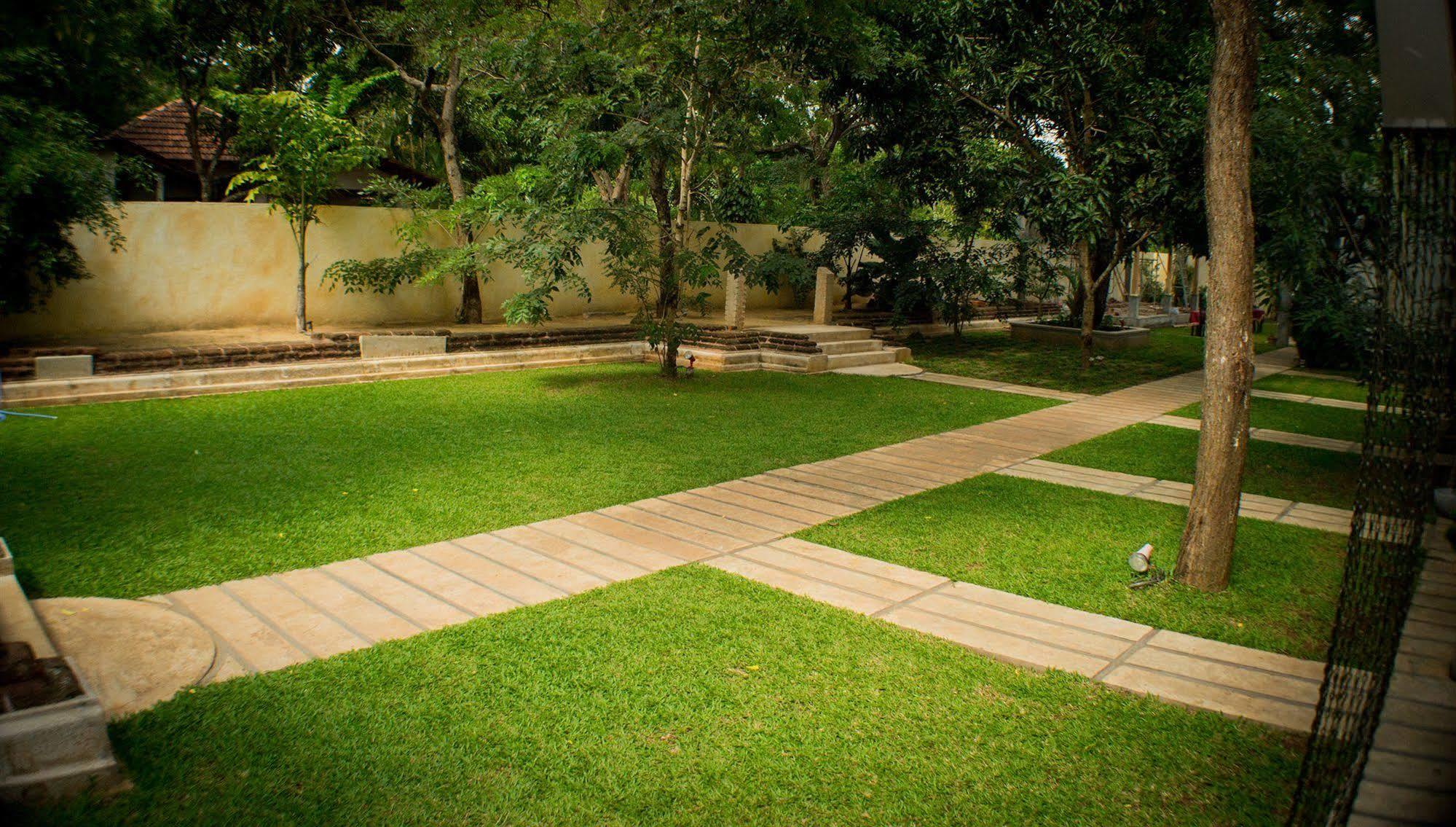 Hotel Alakamanda Anuradhapura