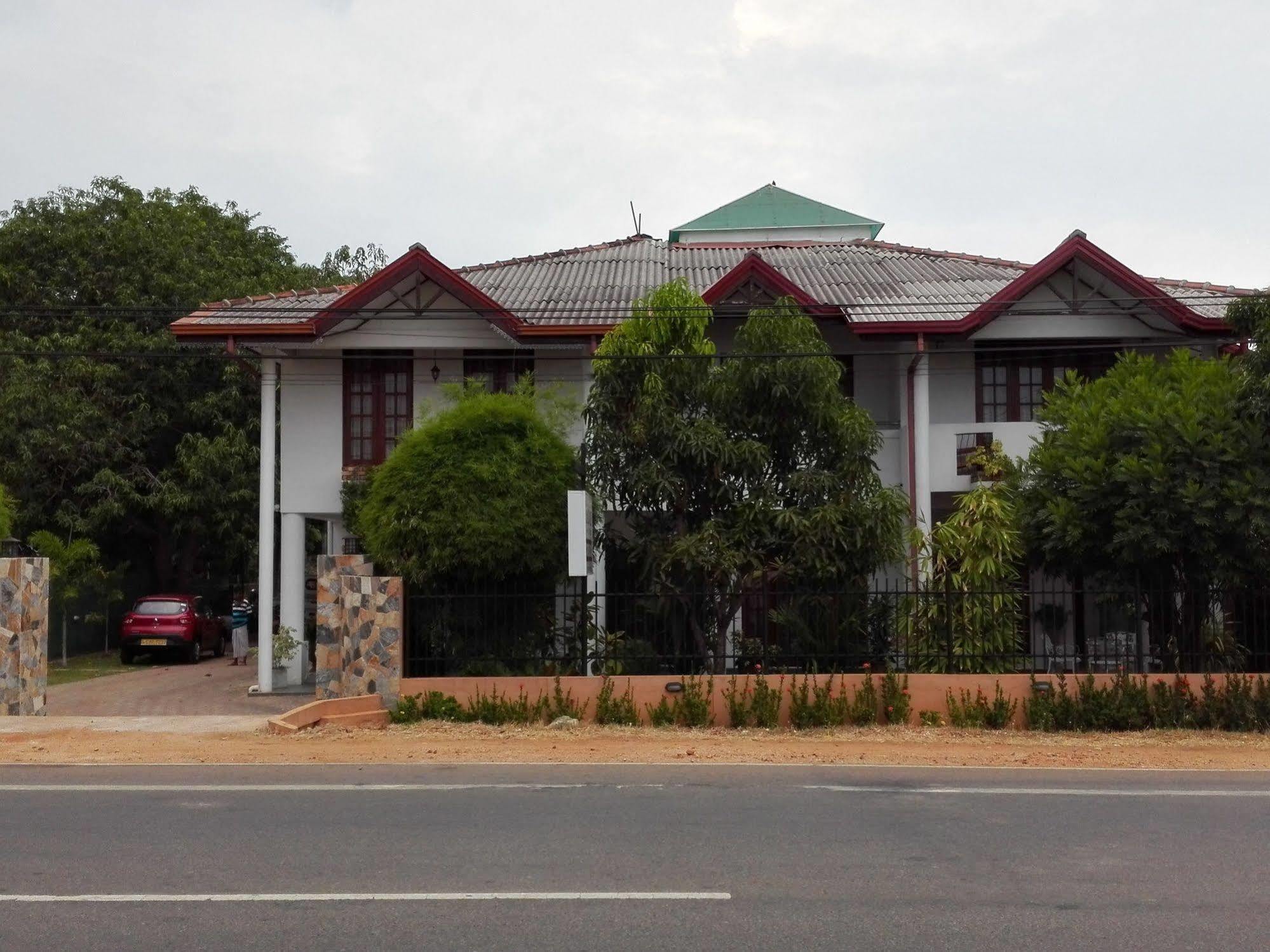 Hotel Salubrious 3*