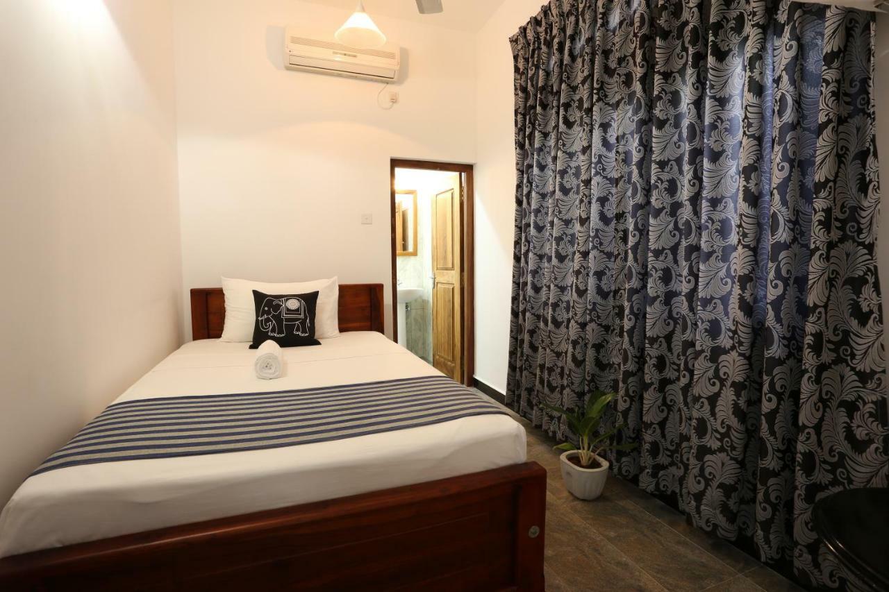 Bed & Breakfast Amsterdam Tourist Rest Anuradhapura